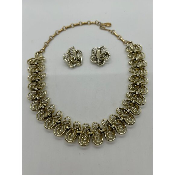 Vintage Coro Gold-Tone Necklace & Matching Unsigned Clip-On Earrings Set - Picture 4 of 15